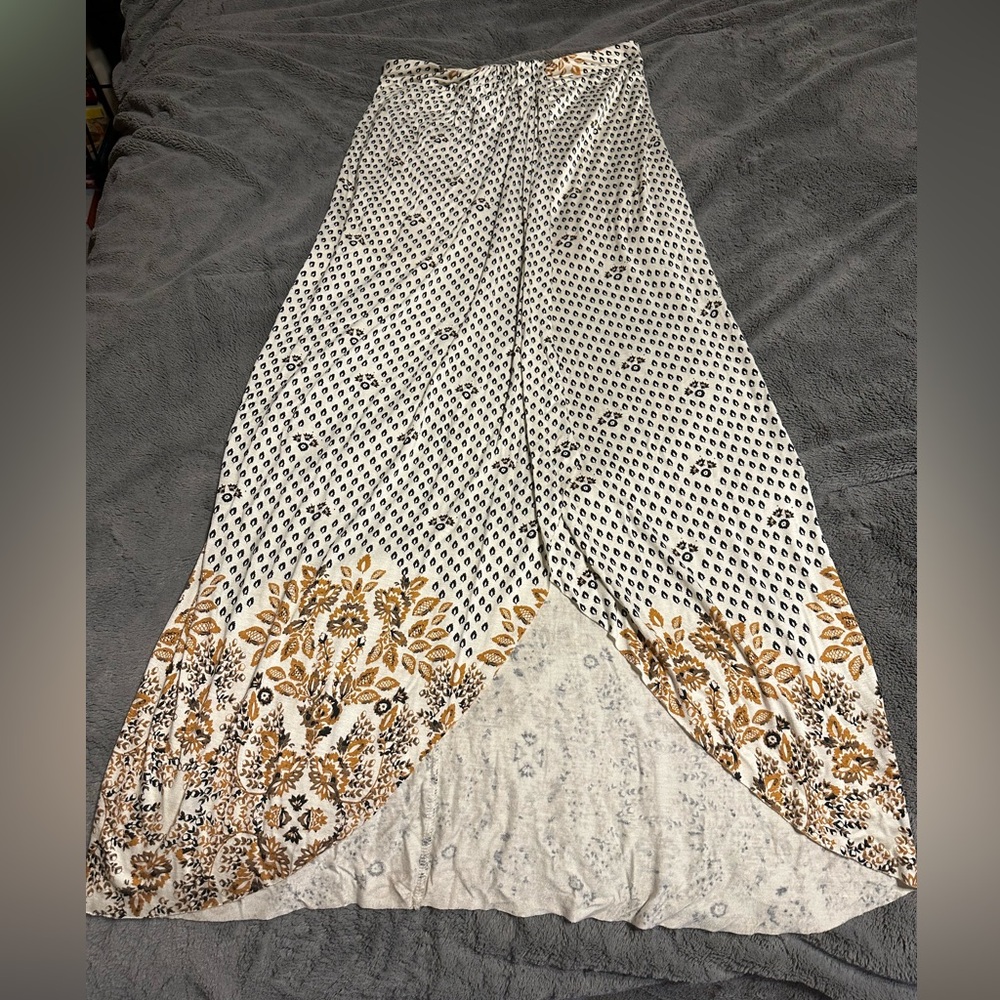 Beautiful Free People maxi skirt with slit 
Lightly worn